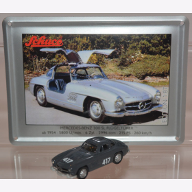 Schuco Modell 1:87 Mercedes-Benz 300 SL Fl&uuml;gelt&uuml;rer dunkelgrau mit Schild aus Emaille