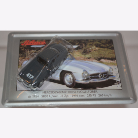 Schuco Modell 1:87 Mercedes-Benz 300 SL Fl&uuml;gelt&uuml;rer dunkelgrau mit Schild aus Emaille