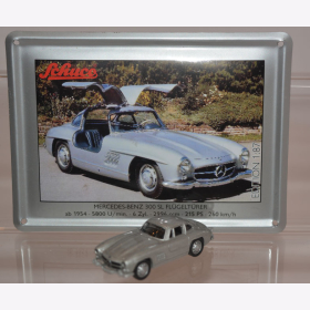 Schuco Modell 1:87 Mercedes-Benz 300 SL Fl&uuml;gelt&uuml;rer silber mit Schild aus Emaille