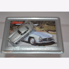 Schuco Modell 1:87 Mercedes-Benz 300 SL Fl&uuml;gelt&uuml;rer silber mit Schild aus Emaille