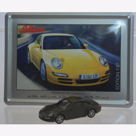 Schuco Modell 1:87 Porsche 911 Carrera S dunkelgrau mit Schild aus Emaille