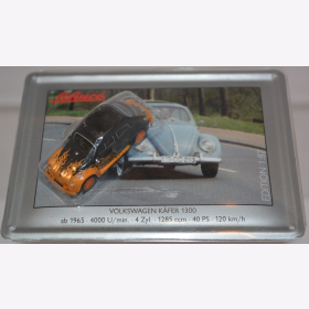 Schuco Modell 1:87 Volkswagen K&auml;fer 1300 schwarz/orange mit Schild aus Emaille