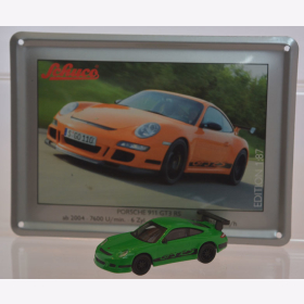 Schuco Modell 1:87 Porsche 911 GT3 RS gr&uuml;n mit Schild aus Emaille