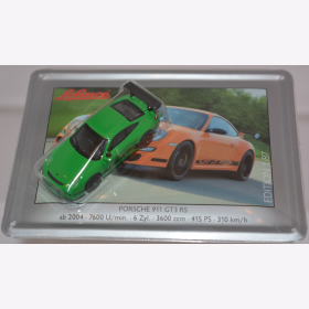 Schuco Modell 1:87 Porsche 911 GT3 RS gr&uuml;n mit Schild aus Emaille