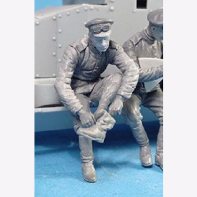 CSM-F35013 Imperial Russian Automobile crewman waring boots Modellbau Figur 1/35