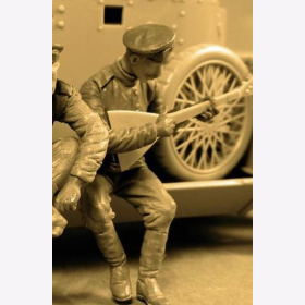 CSM-F35012 Imperial Russian Automobile crewman with balalaika Modellbau Figur 1/35