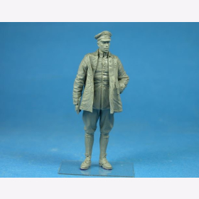 CSM-F32040 Standing German Airman Modellbau Figur 1/32